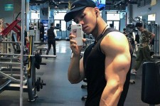 沭阳肌肉男模(肌肉男模拟器)
